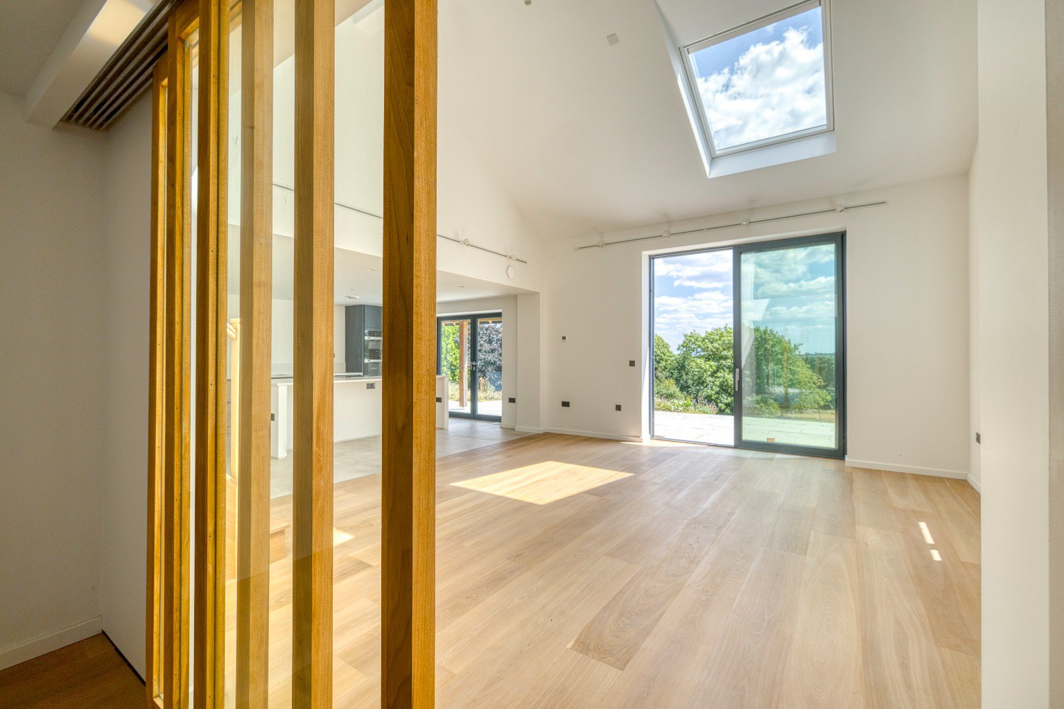 Near Oakhill, photo 12