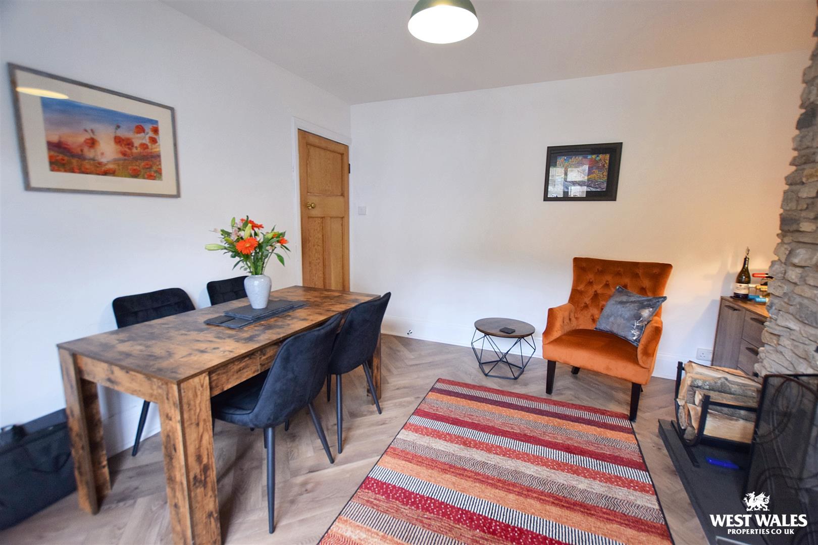 Carmarthen Road, Newcastle Emlyn, photo 8