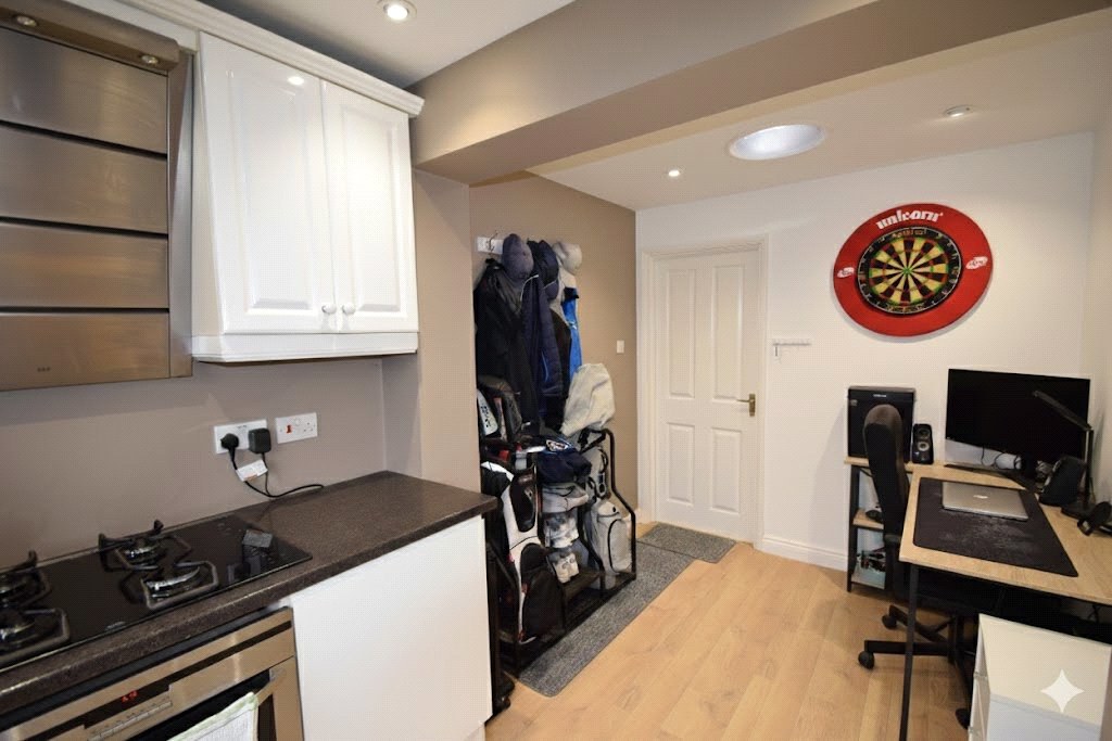 Tesimond Drive, Yateley, Hampshire, GU46, photo 9