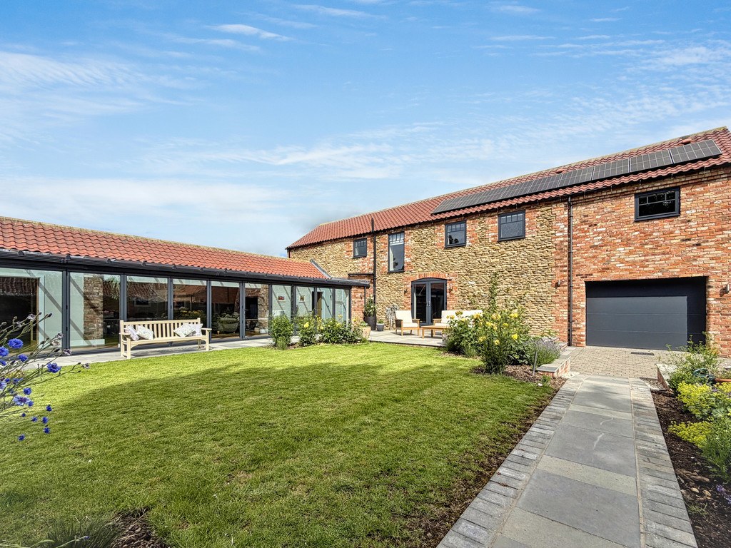 The Barn, Chestnut Grove, Glentham, LN8 2BW, photo 2