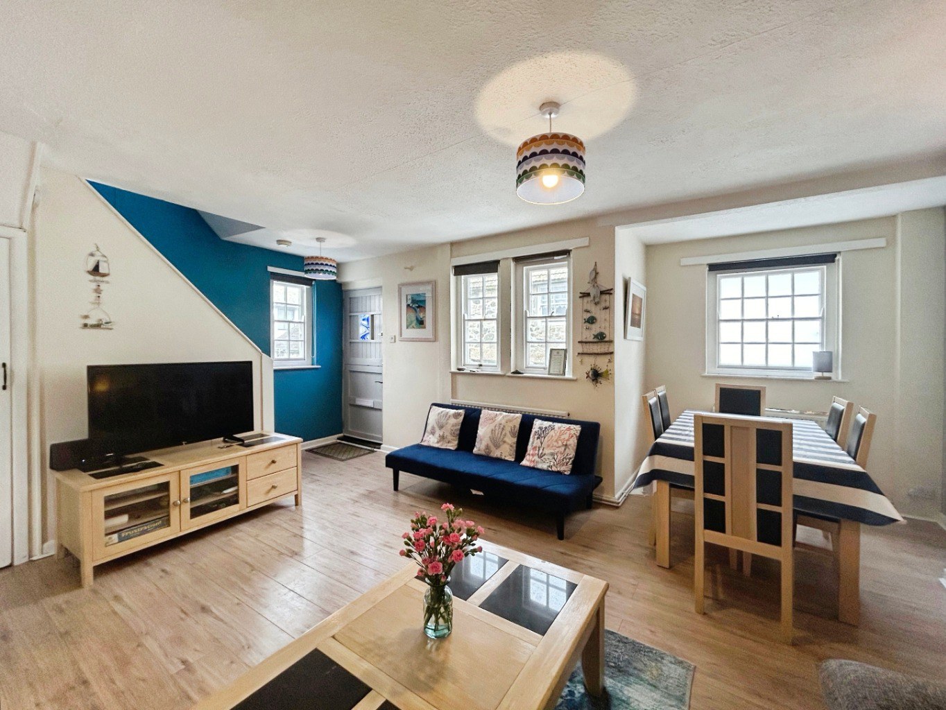 St. Ives, Three bed maisonette in prime location, photo 2