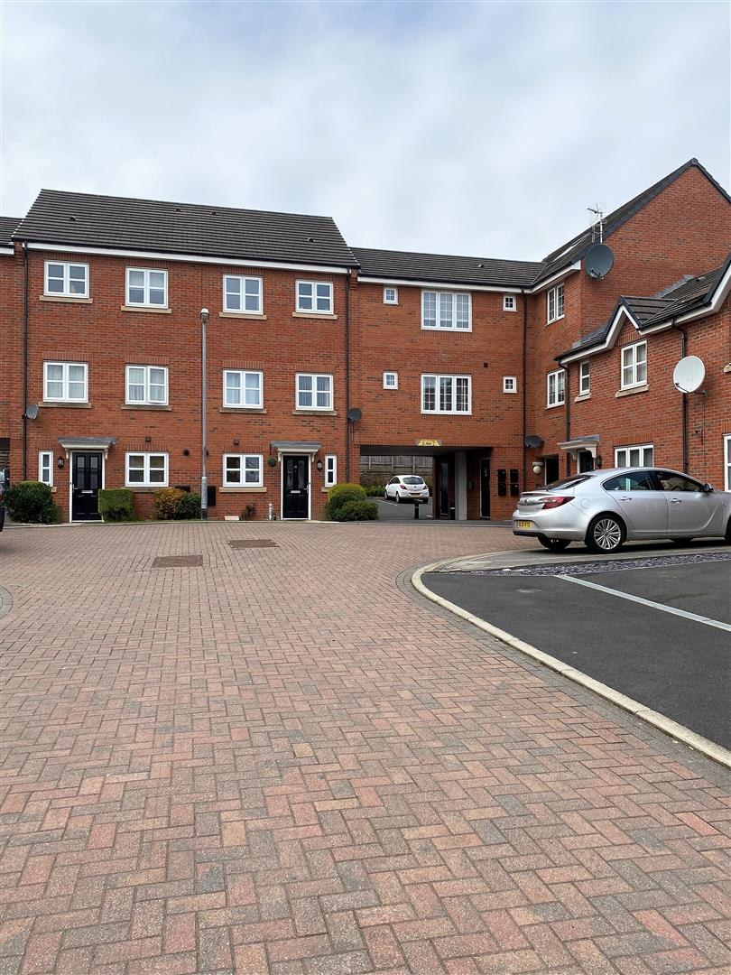 Skylark Close