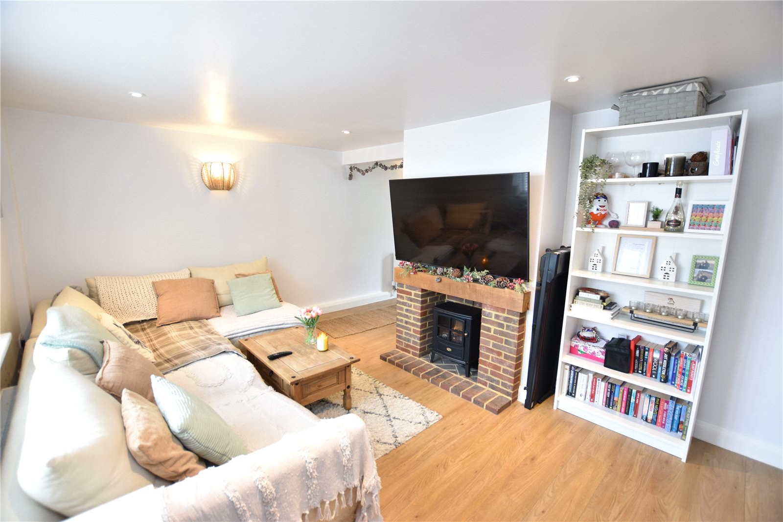 Pinehurst Avenue, Farnborough, Hampshire, GU14, photo 2