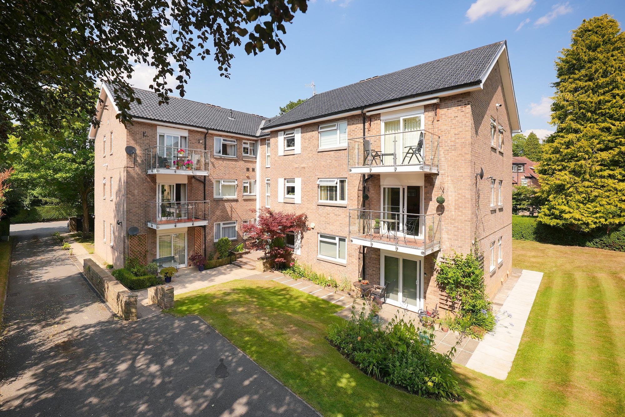 2 bed home for sale in The Pantiles