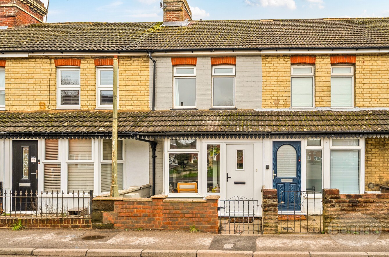 Wrecclesham Road, Farnham, Surrey, GU9