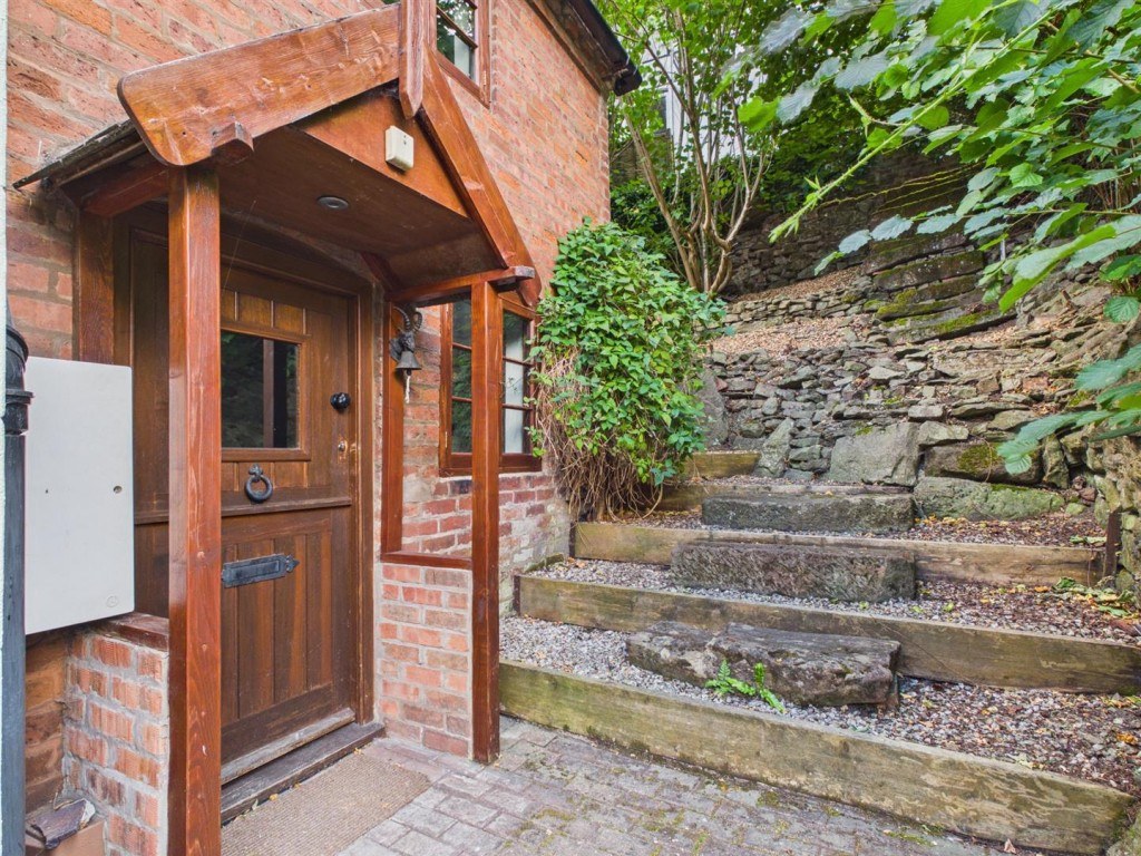 1 bed Cottage For Sale