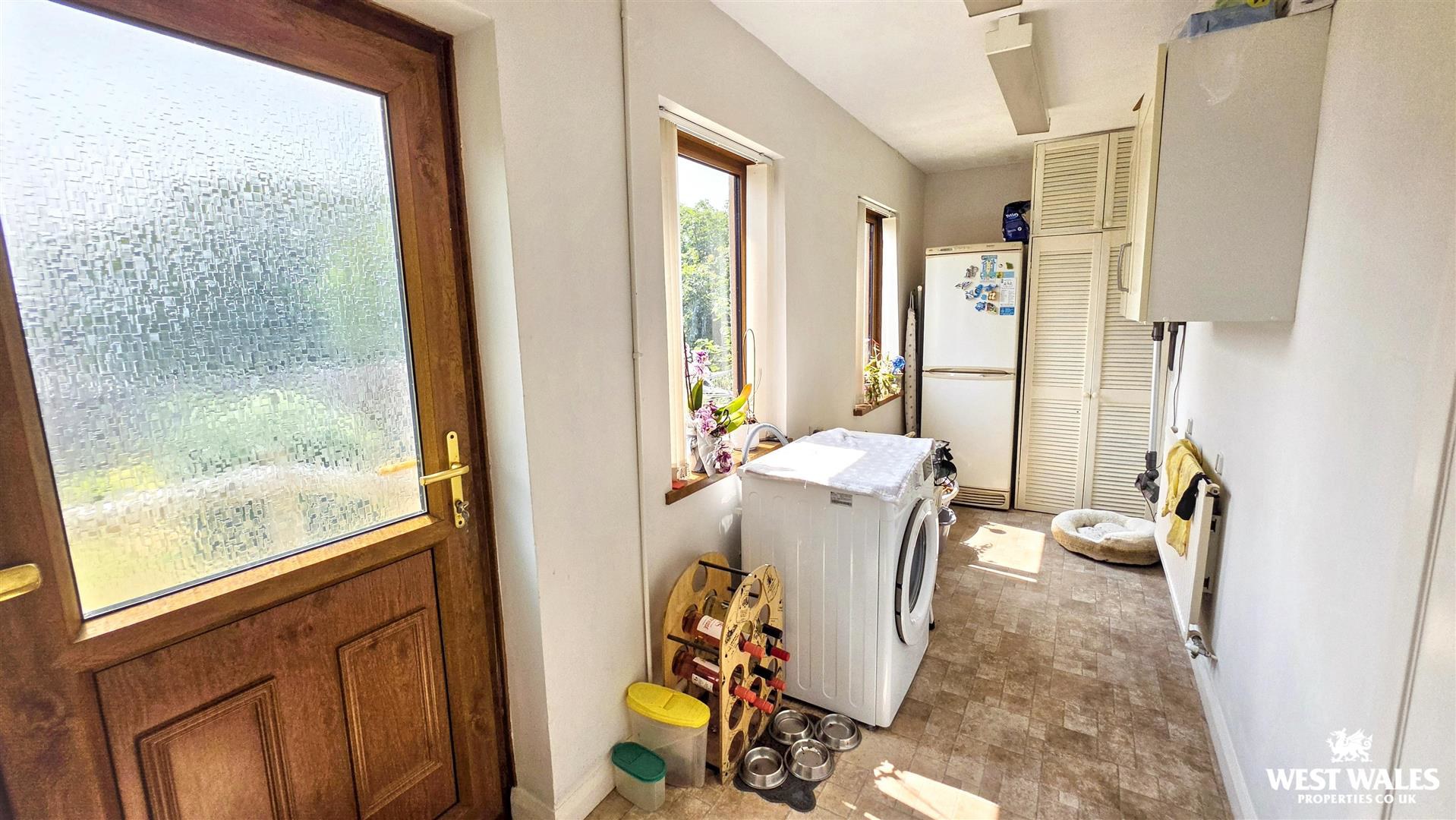 Woodlands Crescent, Milford Haven, photo 11