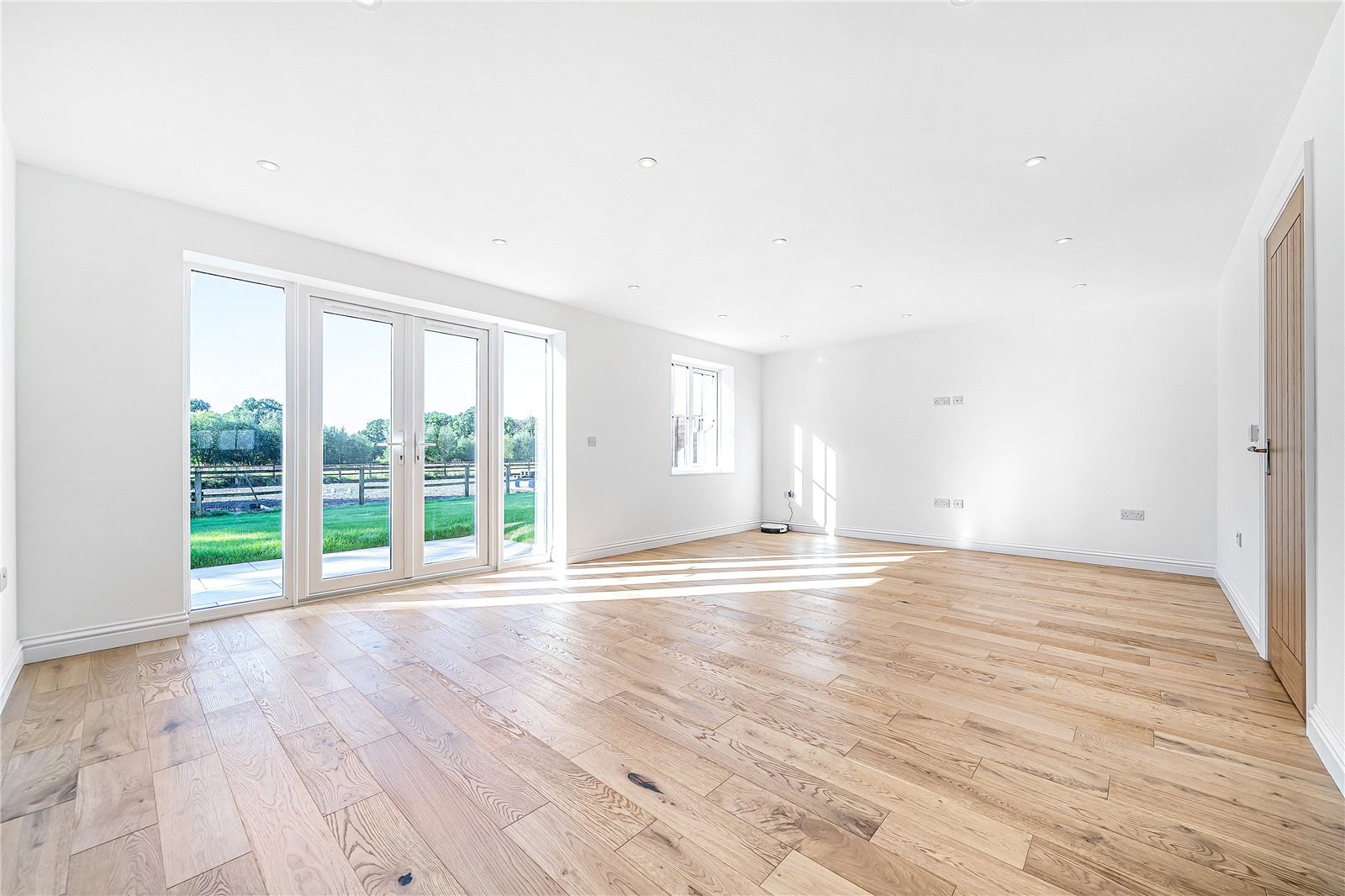 Old Dairy Close, Normandy, Guildford, Surrey, GU3, photo 2