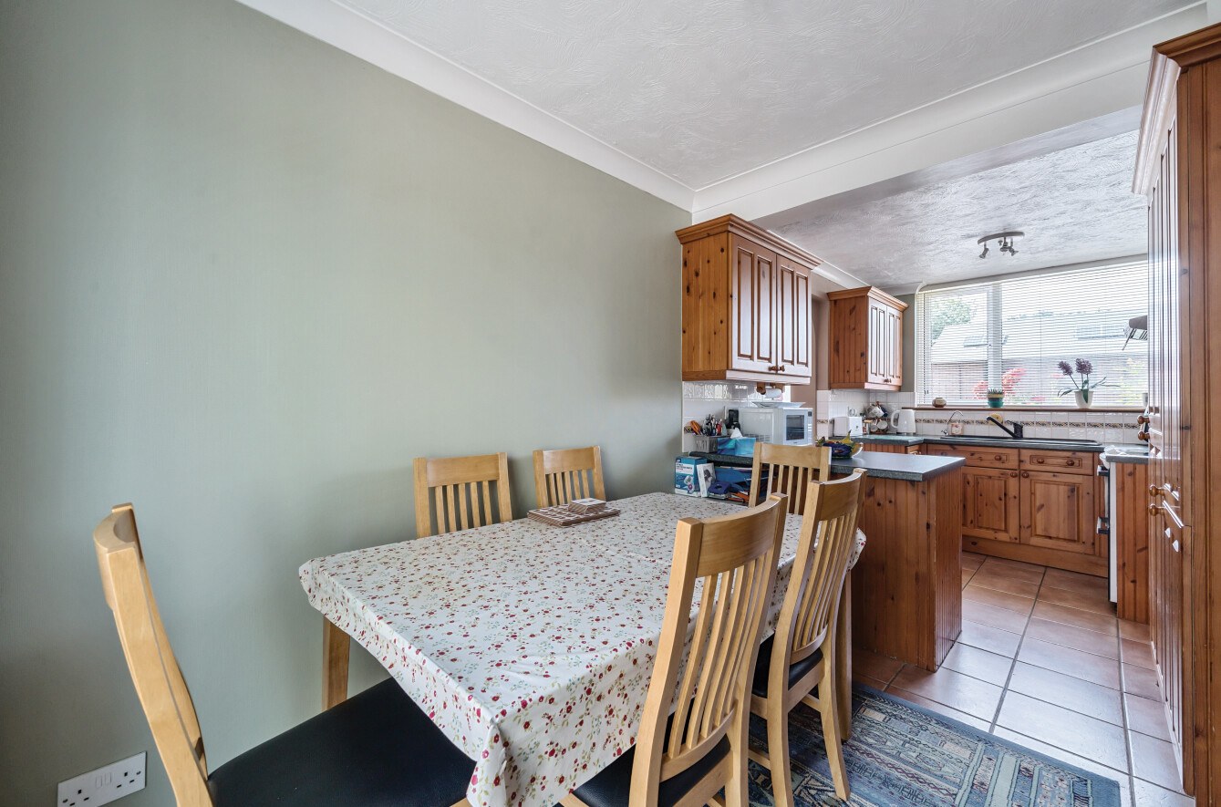 Great Goodwin Drive, Guildford, Surrey, GU1, photo 4