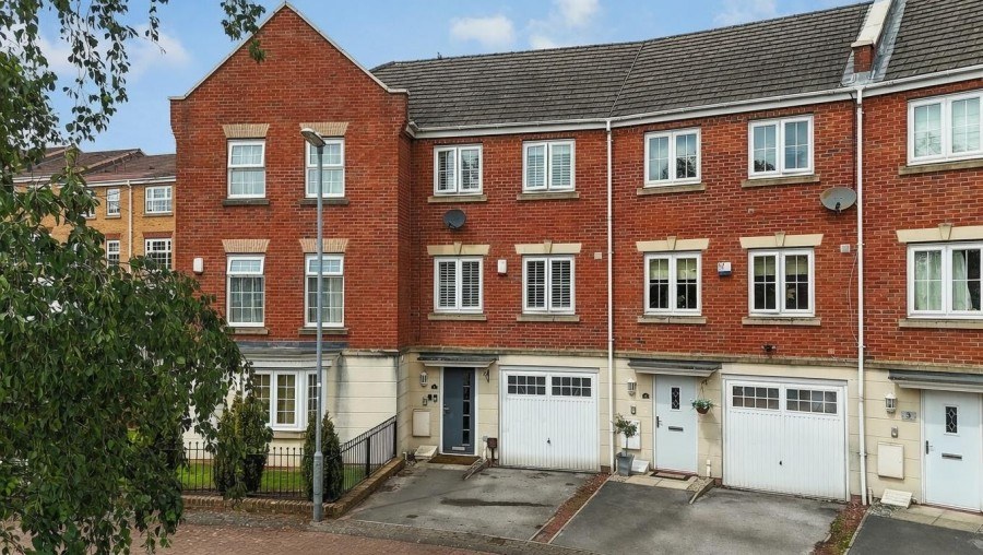 Ladyshaw Crescent