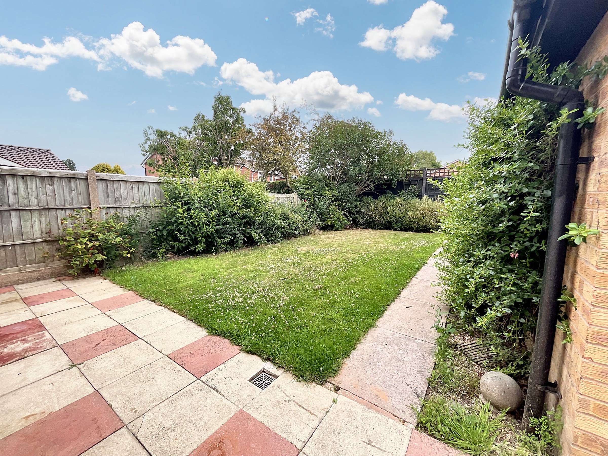 Keswick Close, Crewe, CW2, photo 4