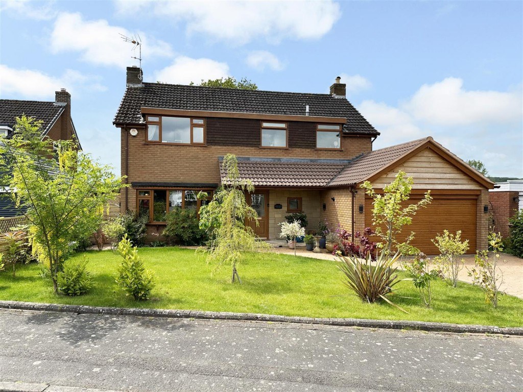 4 bed House - Detached Sold Subject to Contract