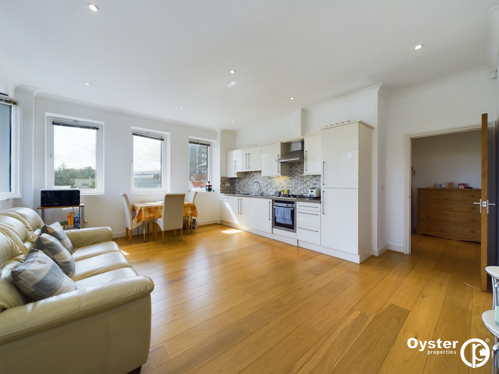 Kingsgate House, 29-39 The Broadway, HA7, photo 2