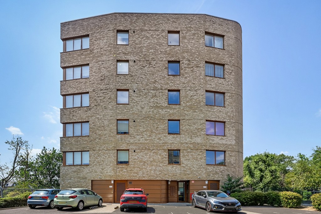 Relph Court, Kenneth Way, Ealing, London, W5, photo 3