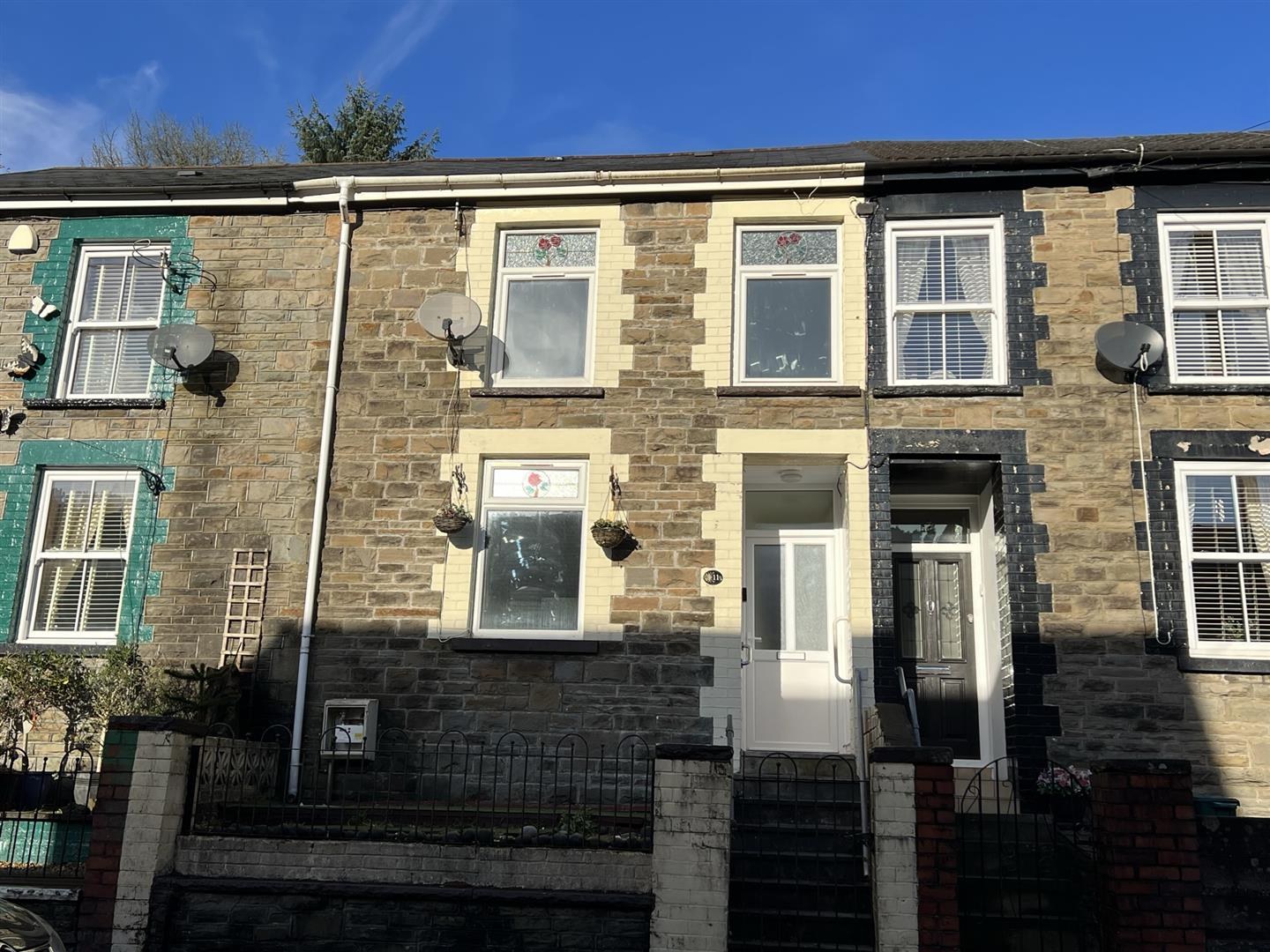 House - Terraced For Rent Castle Street