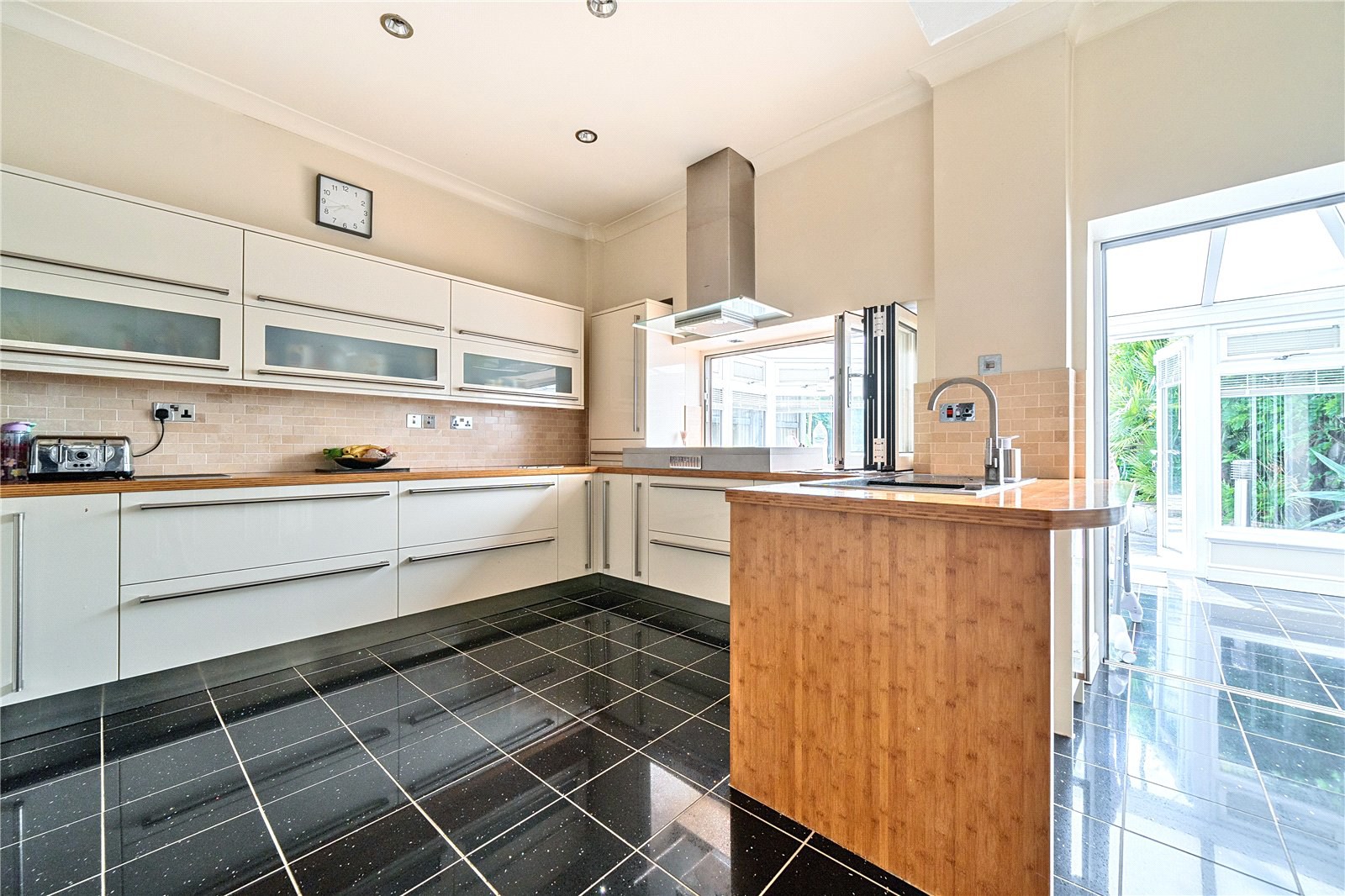 Lodge Drive, Palmers Green, London, N13, photo 7