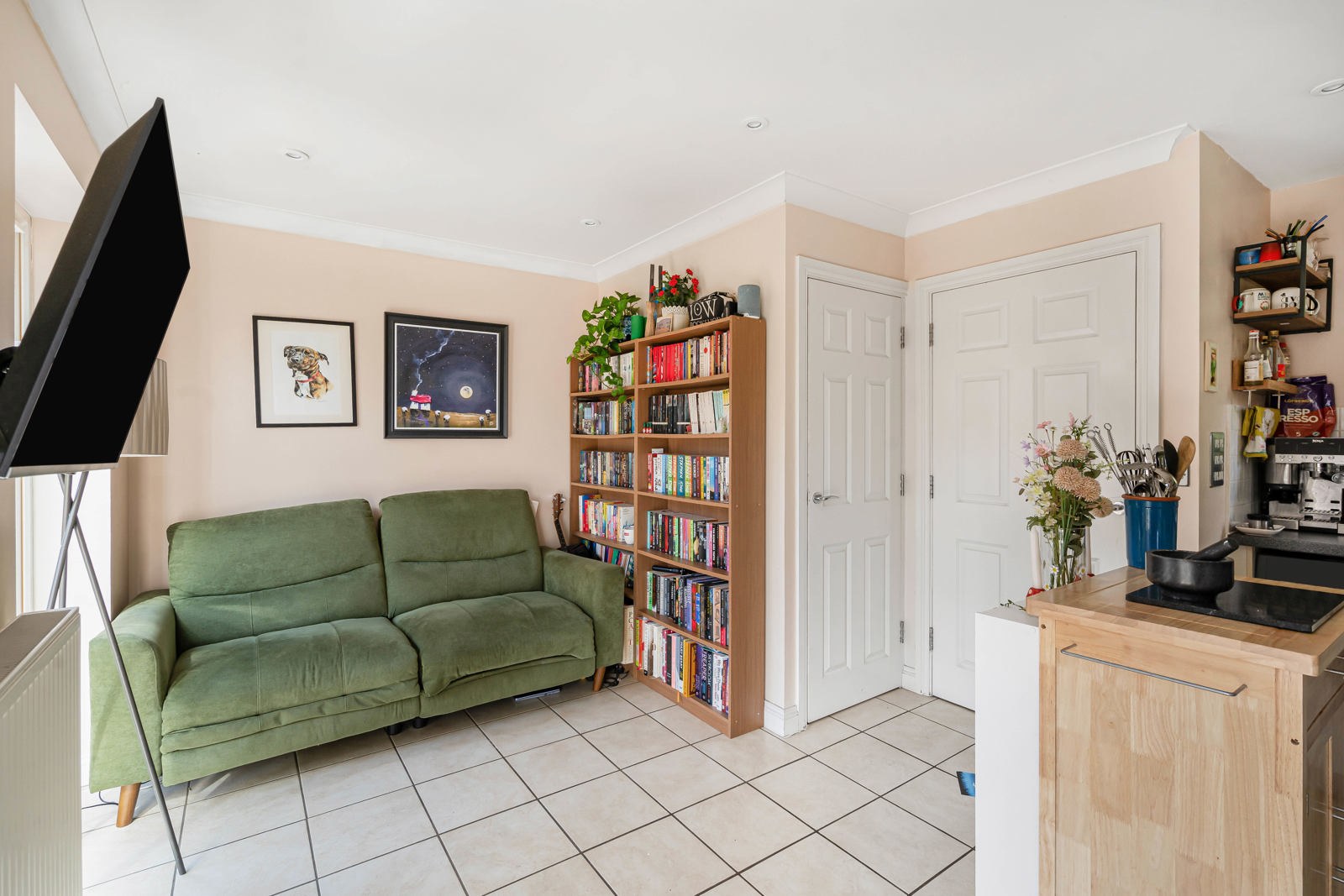 Ellerton Way, Wrecclesham, Farnham, Surrey, GU10, photo 2