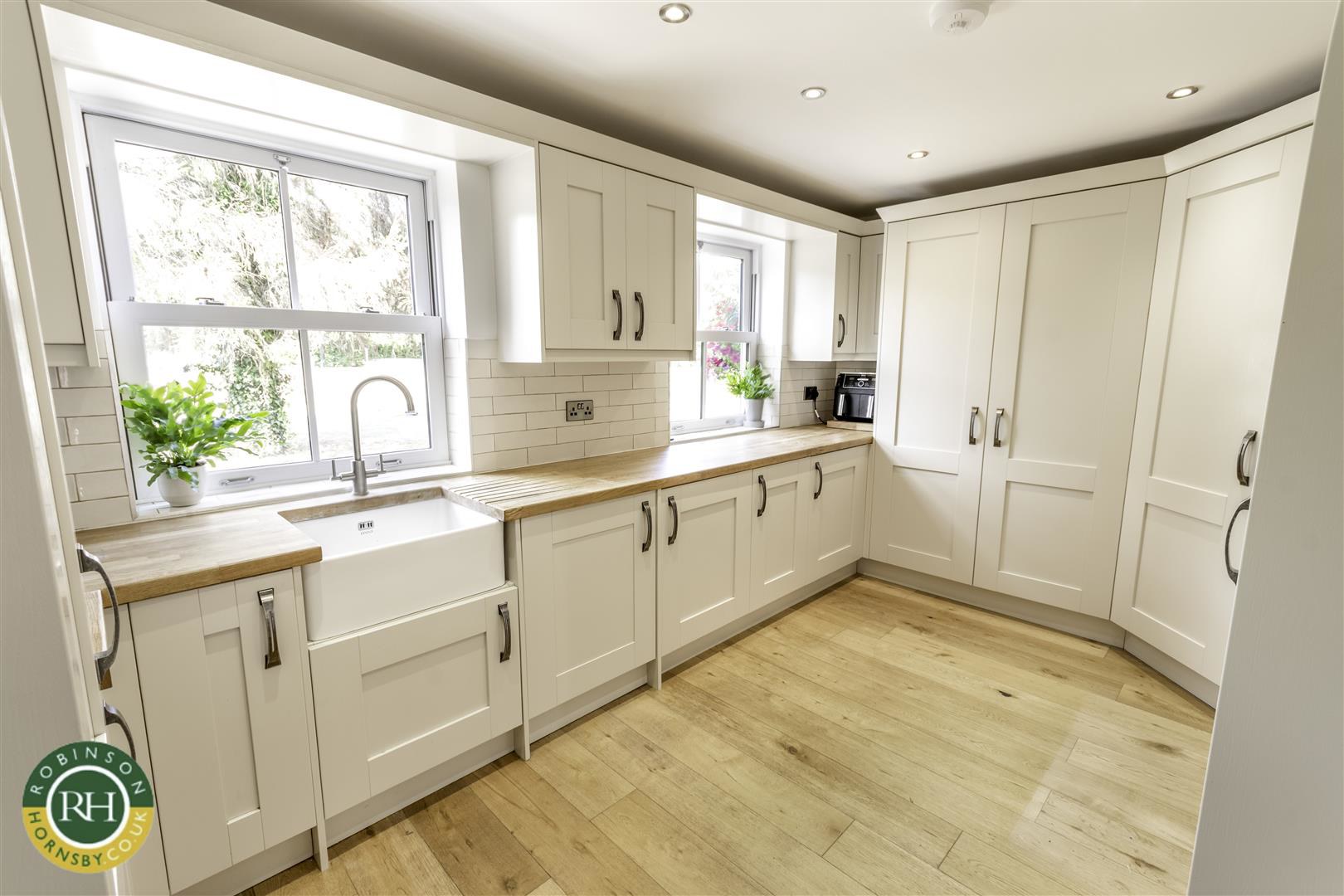 Thorne Road, Doncaster, photo 30
