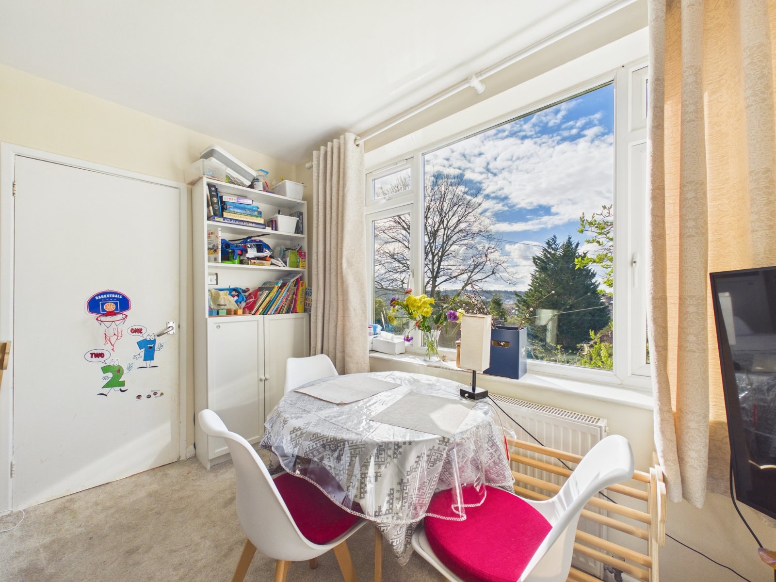 St. Georges Close, High Wycombe, Buckinghamshire, HP13, photo 4