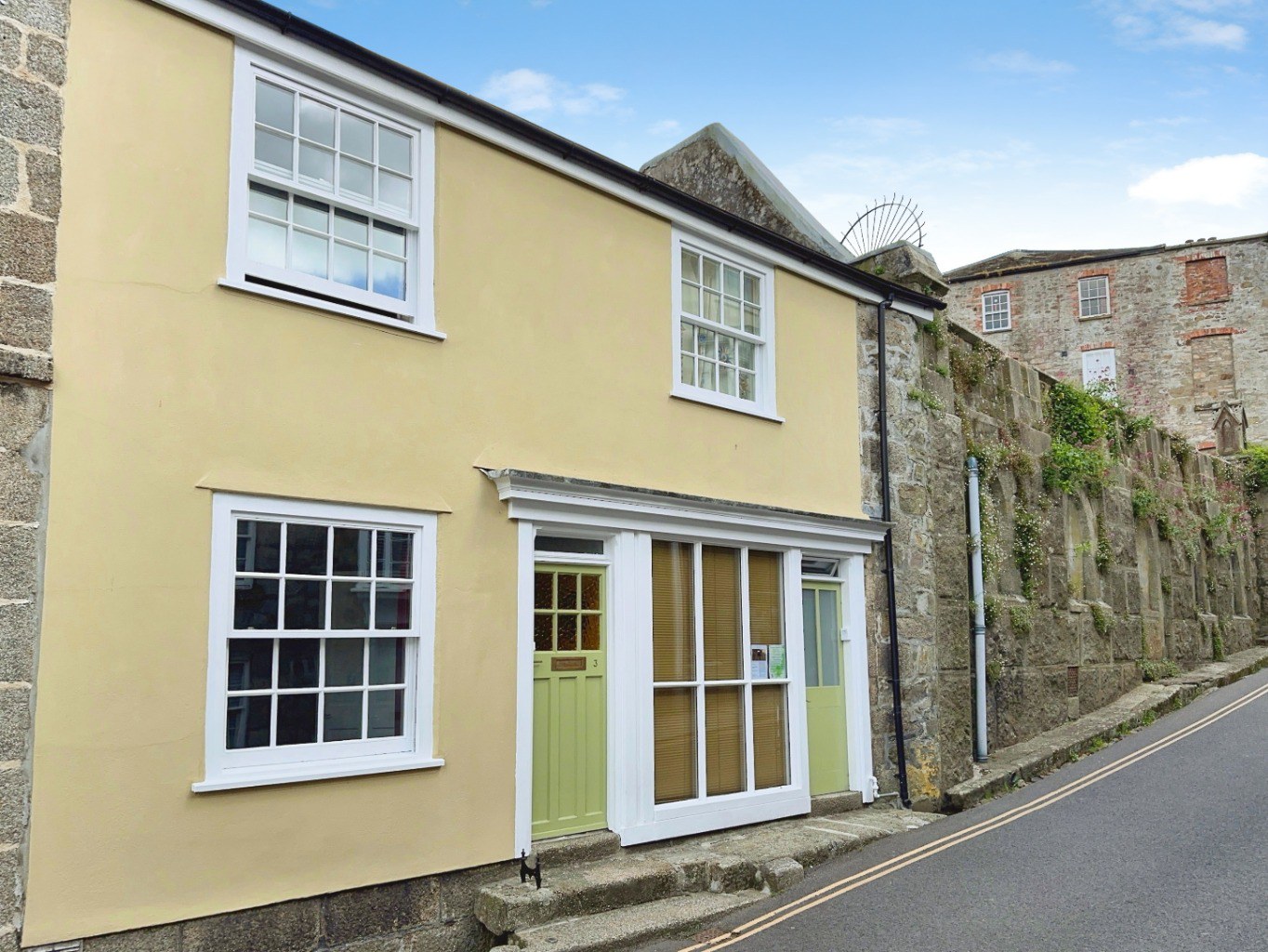 Helston, Charming home with annexe in town centre