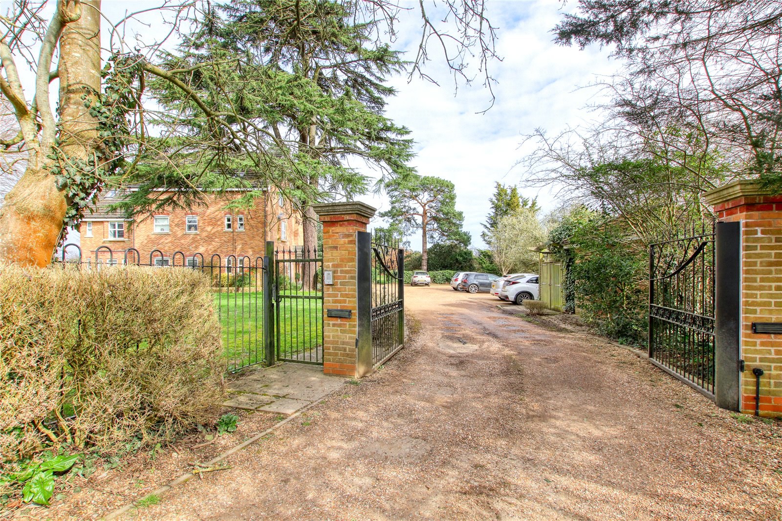 Ascot Road, Holyport, Maidenhead, SL6, photo 2