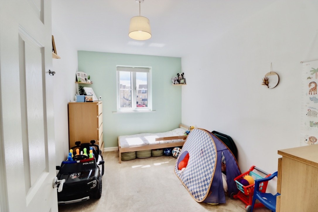Yateholm Drive, Bradford, photo 7