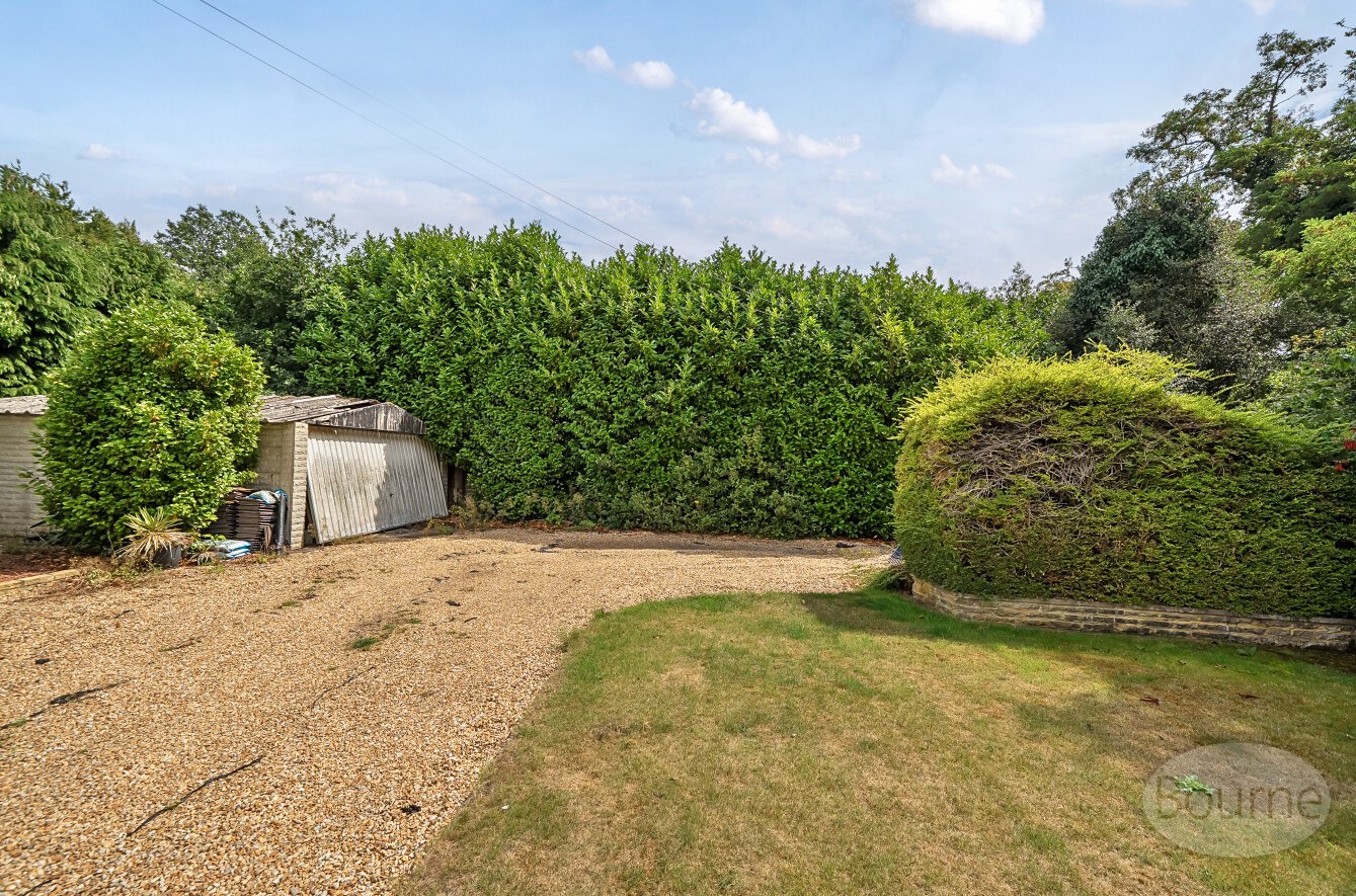 Camp End Road, St. Georges Hill, Weybridge, Surrey, KT13, photo 3