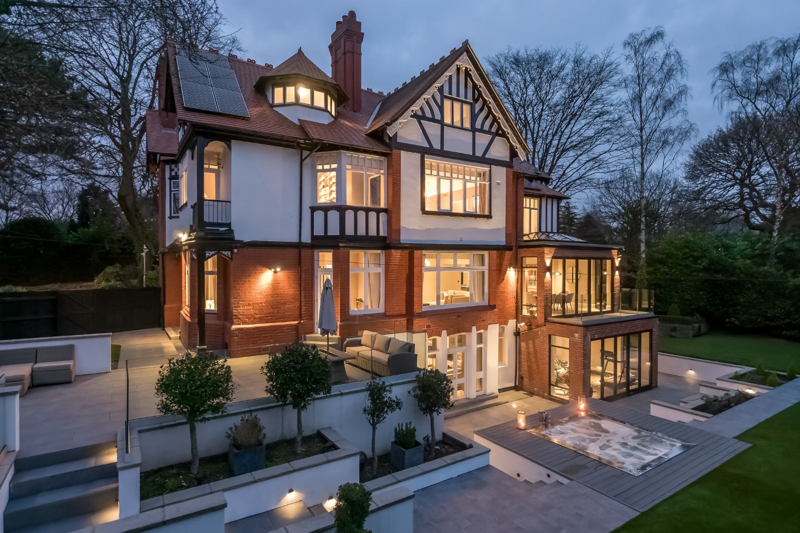 Alan Drive, Hale, WA15