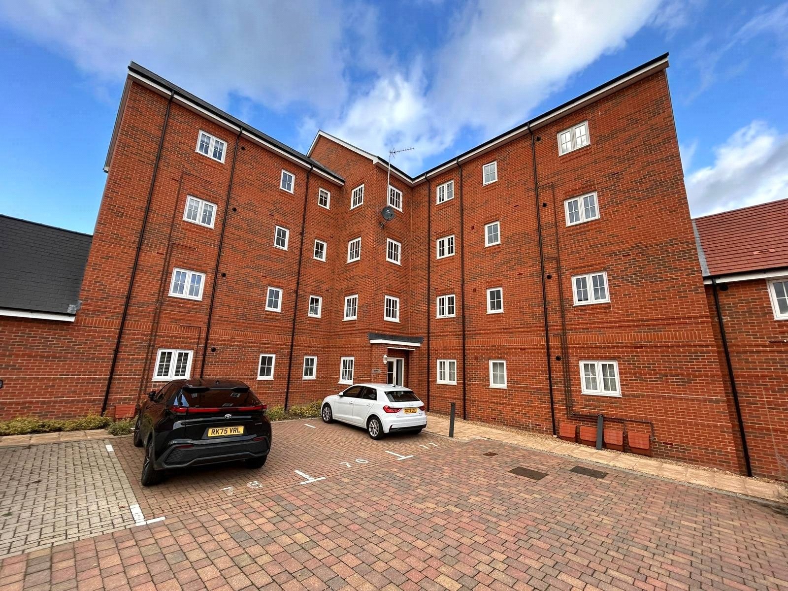 Charteris Close