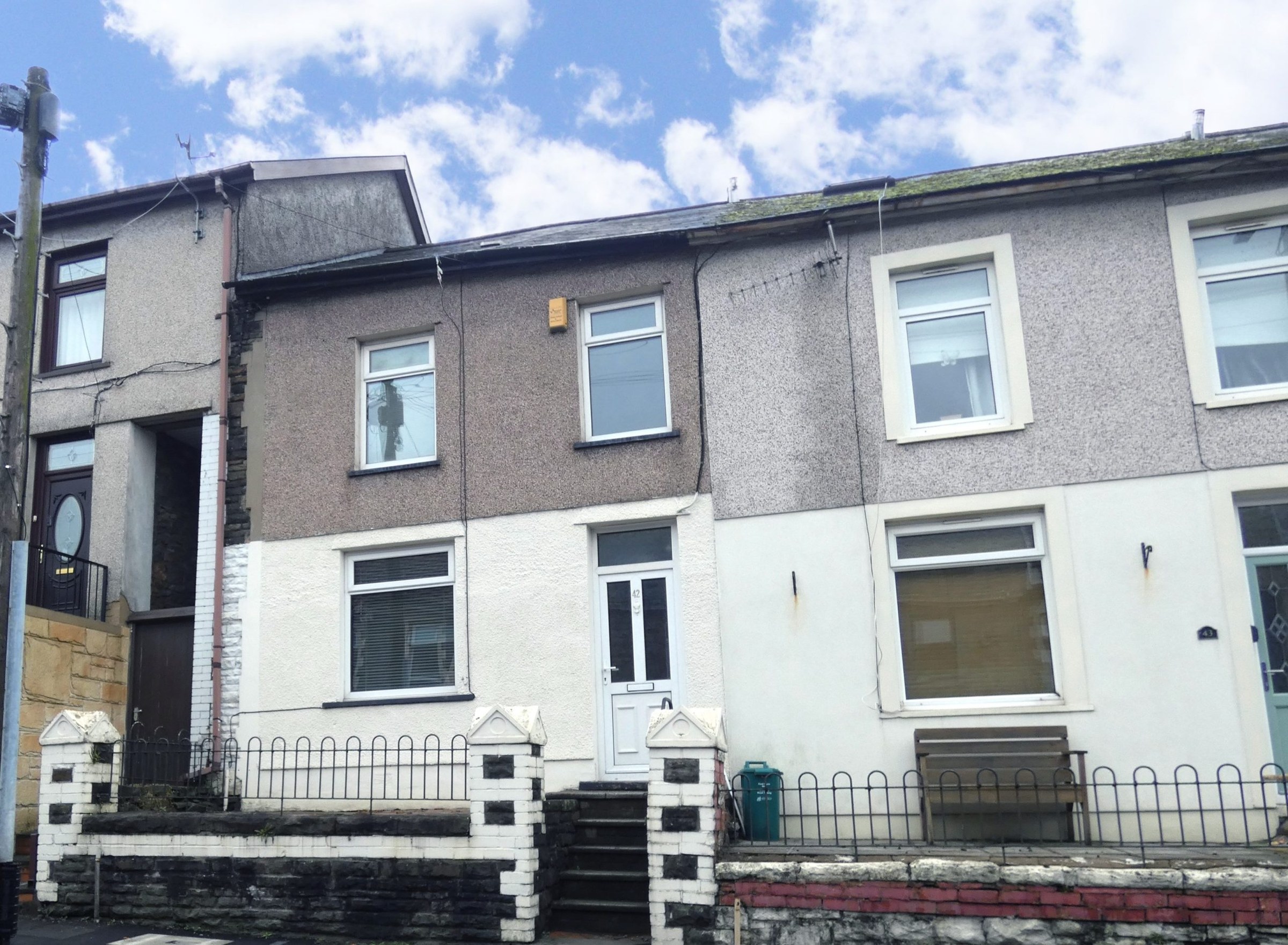 Trealaw road