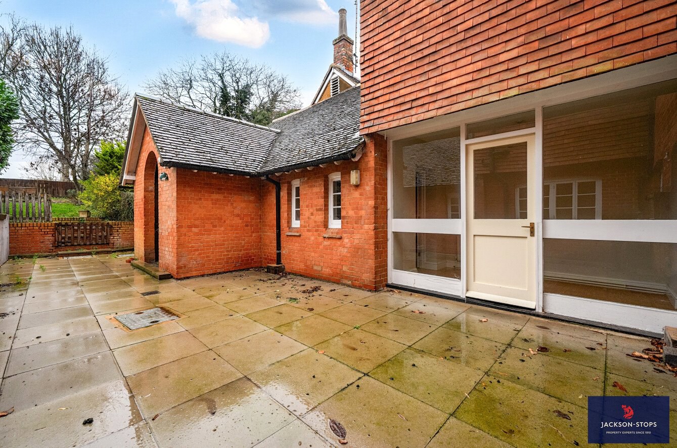 Dukes Cottages, Watling Street, Little Brickhill, Buckinghamshire, MK17, photo 11