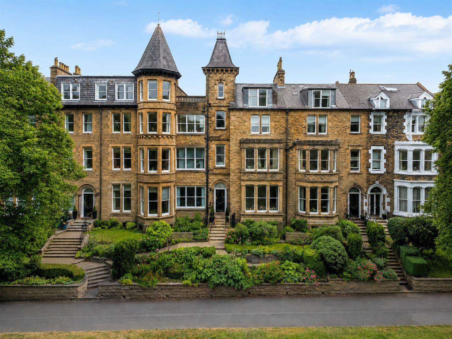 2 bed flat for sale in Valley Drive, Harrogate