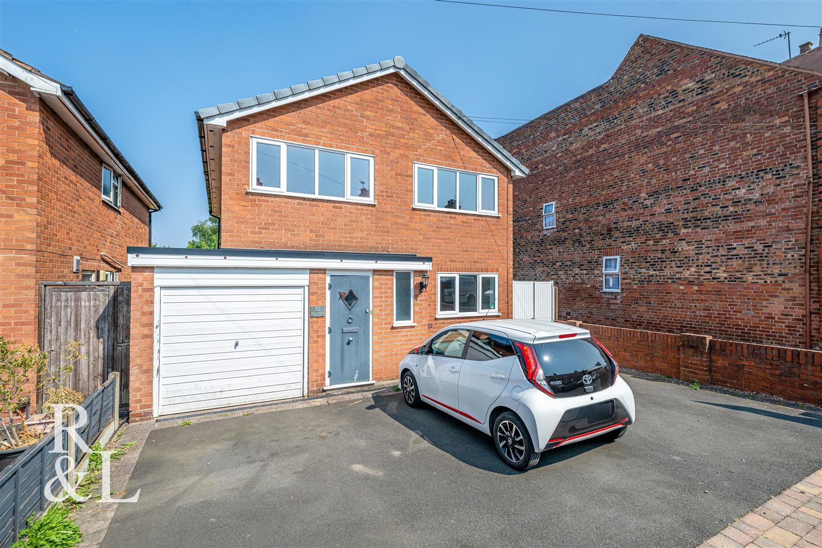 4 Bed House - Detached For Sale Kings Road