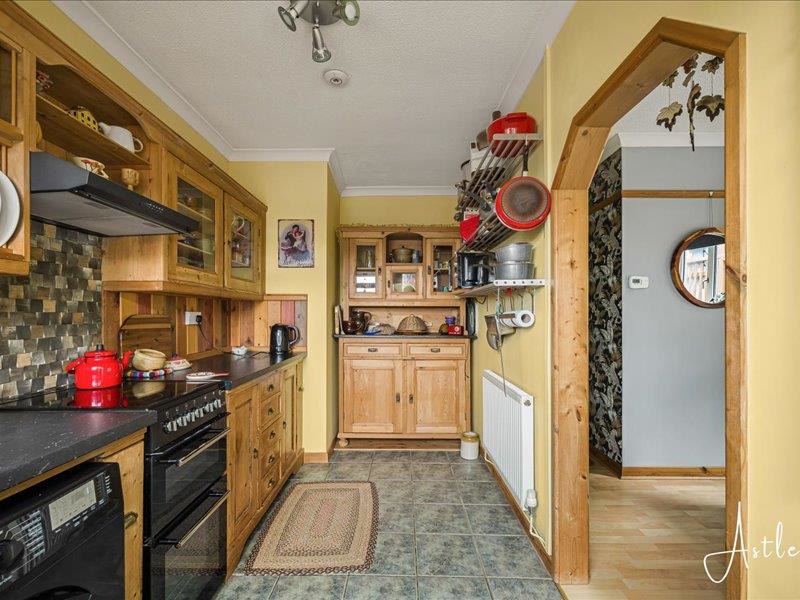 St Anne's Drive, Tonna, Neath, photo 3