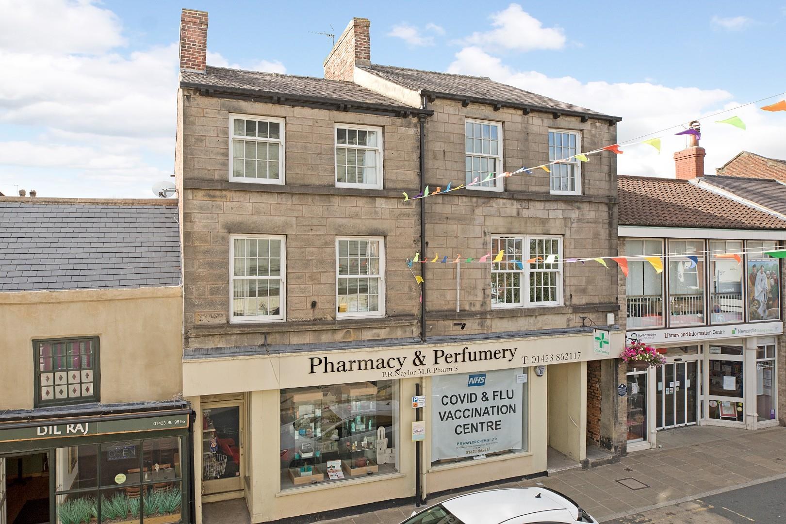 2 bed flat for sale in Market Place Flat 4