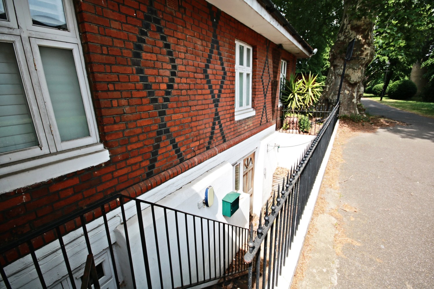 Lower Richmond Road, London SW15 1LU, photo 3