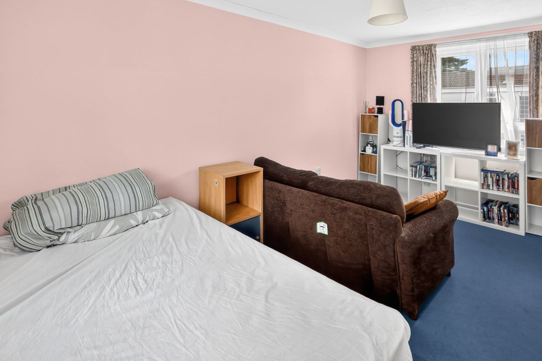 Pendlebury, Bracknell, RG12, photo 3
