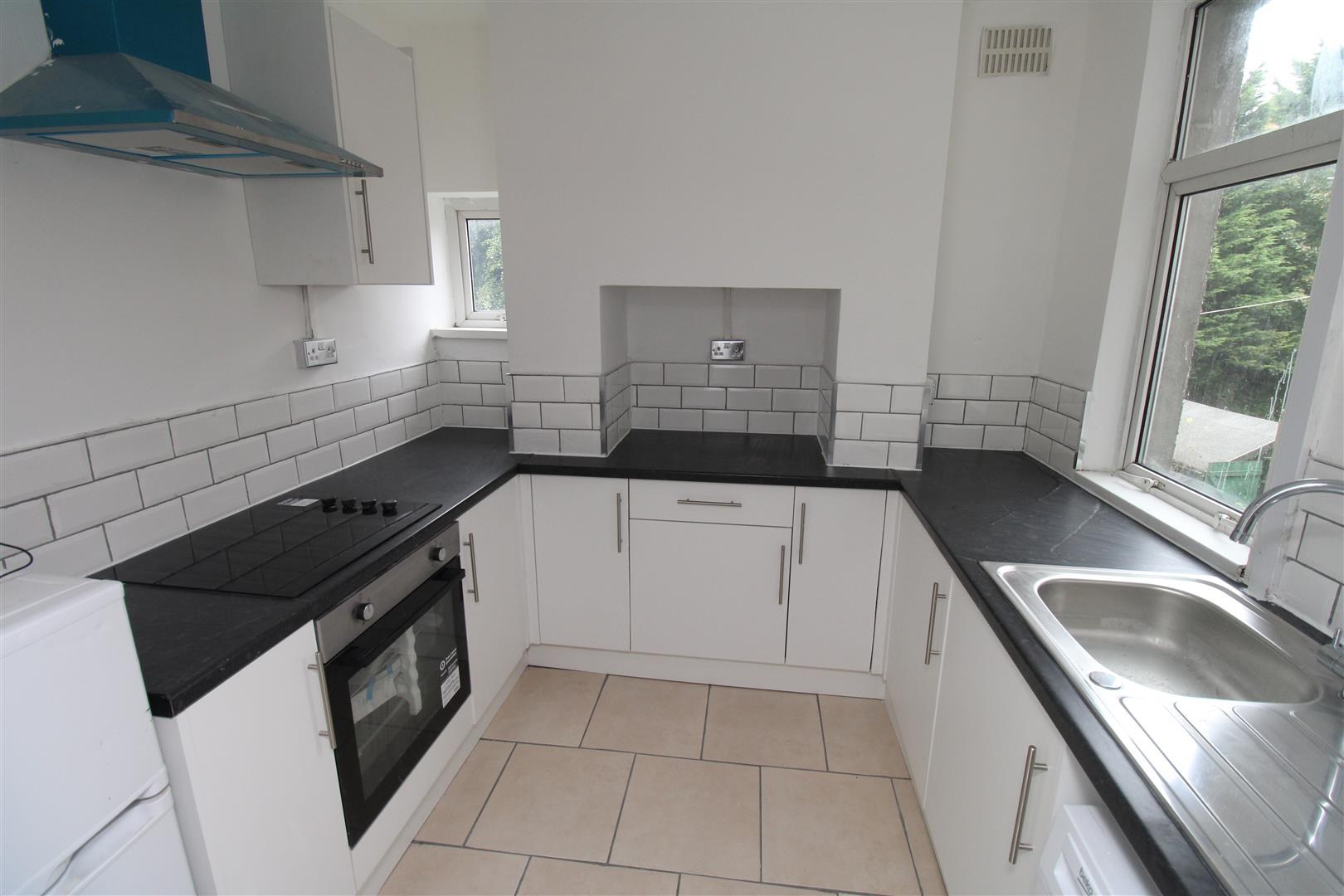 House - Terraced For Rent Rhiw Parc Road