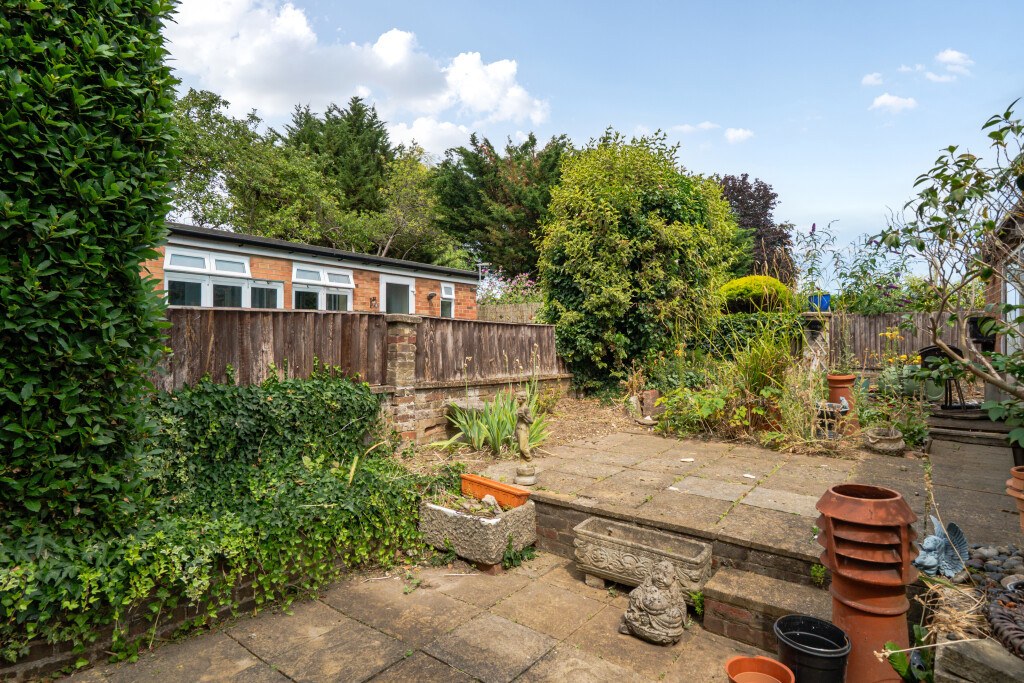 Barton Road, Langley, Berkshire, SL3, photo 13