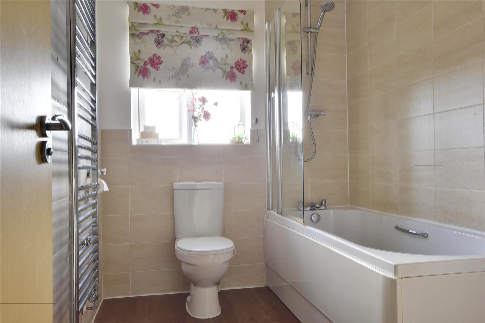 Etchingham Drive, St. Leonards-On-Sea, photo 13