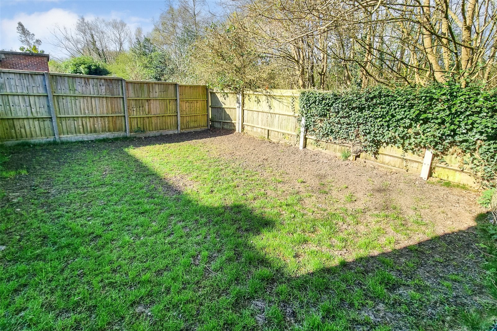 May Crescent, Ash, Guildford, Surrey, GU12, photo 2