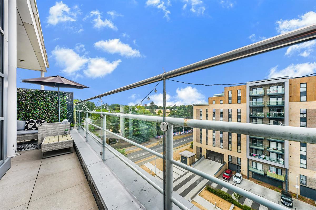 Flat , Edinburgh House, Harlow, photo 11