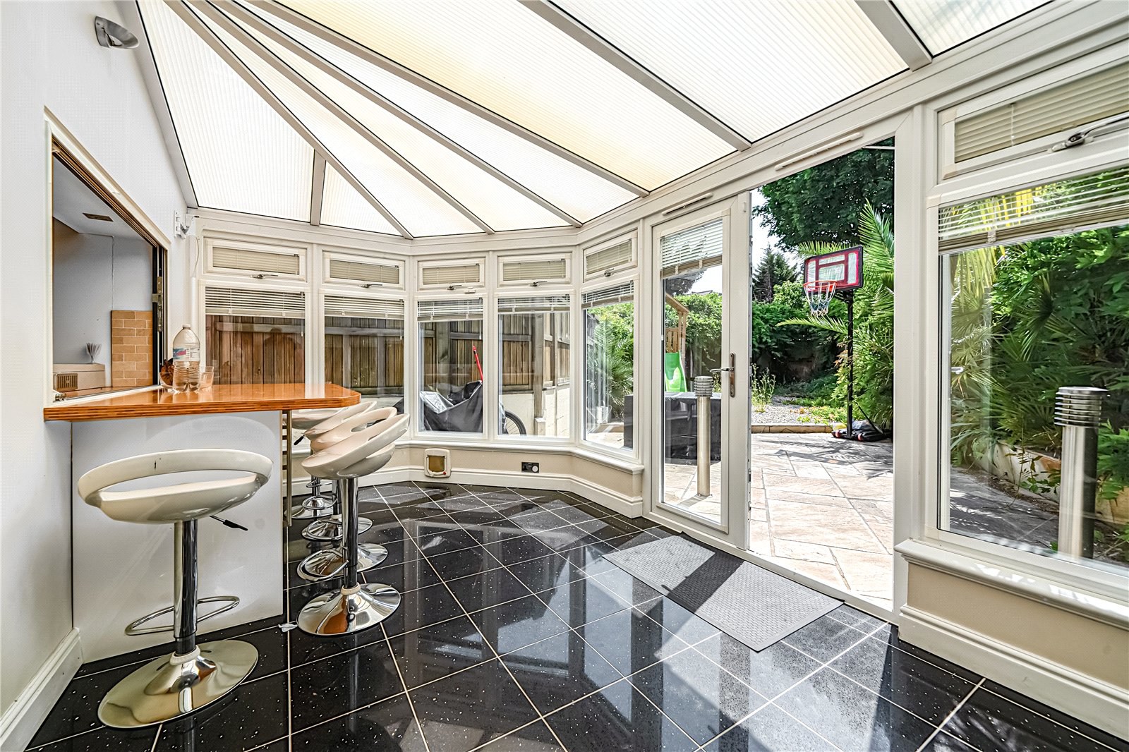 Lodge Drive, Palmers Green, London, N13, photo 6
