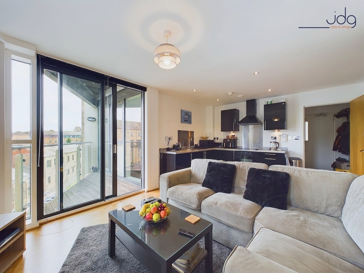 Court View House – a fabulous canal side apartment