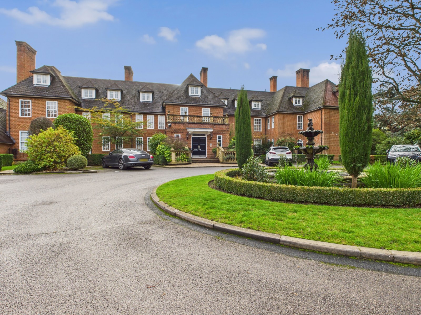 Seven Hills Road, Iver, Buckinghamshire, SL0, photo 2
