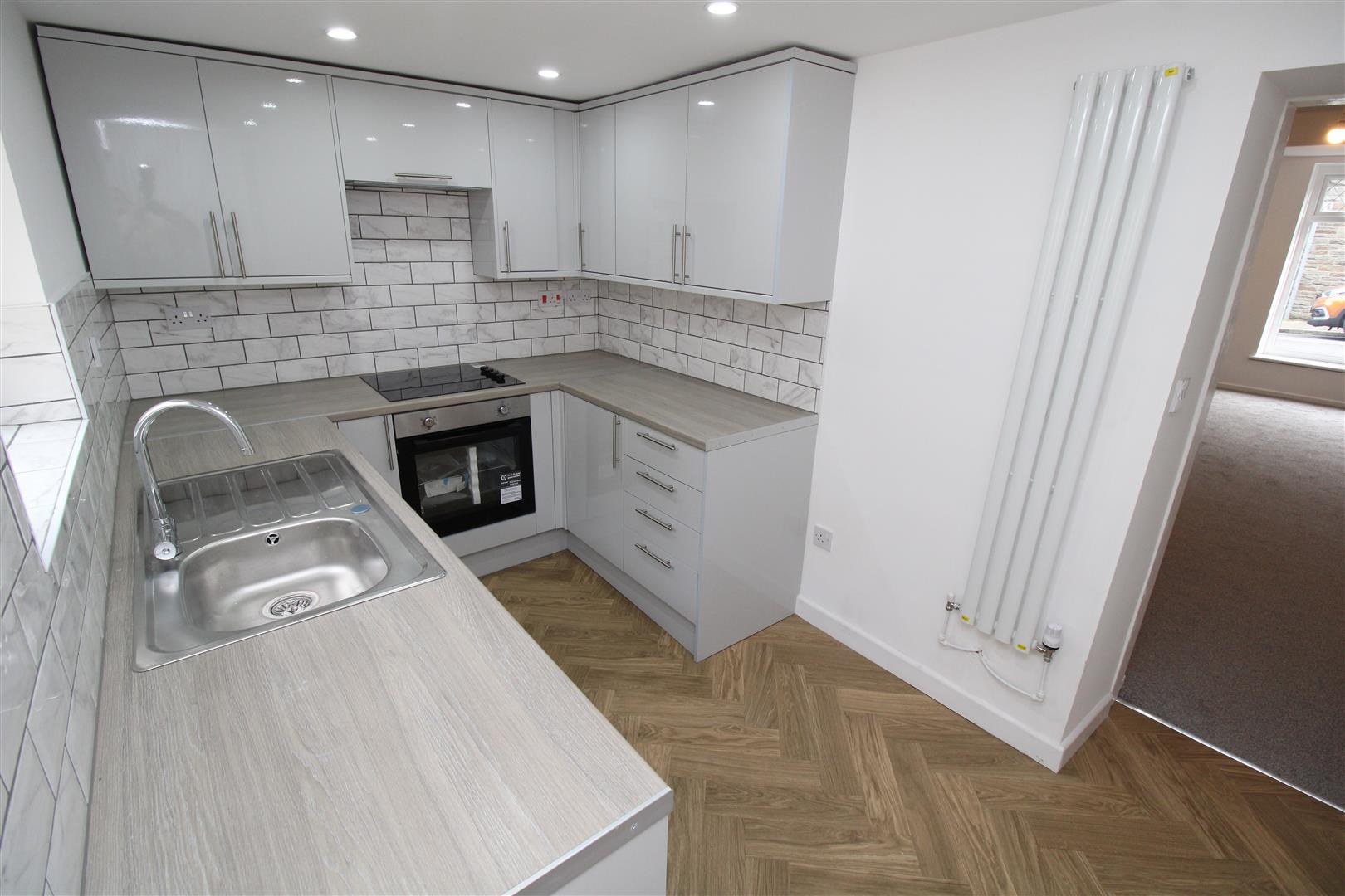 House - Terraced For Rent Fox Street