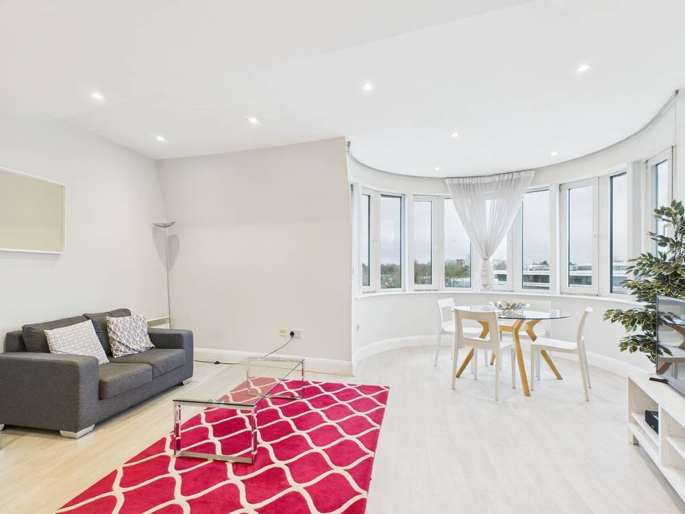 Thames Edge Court