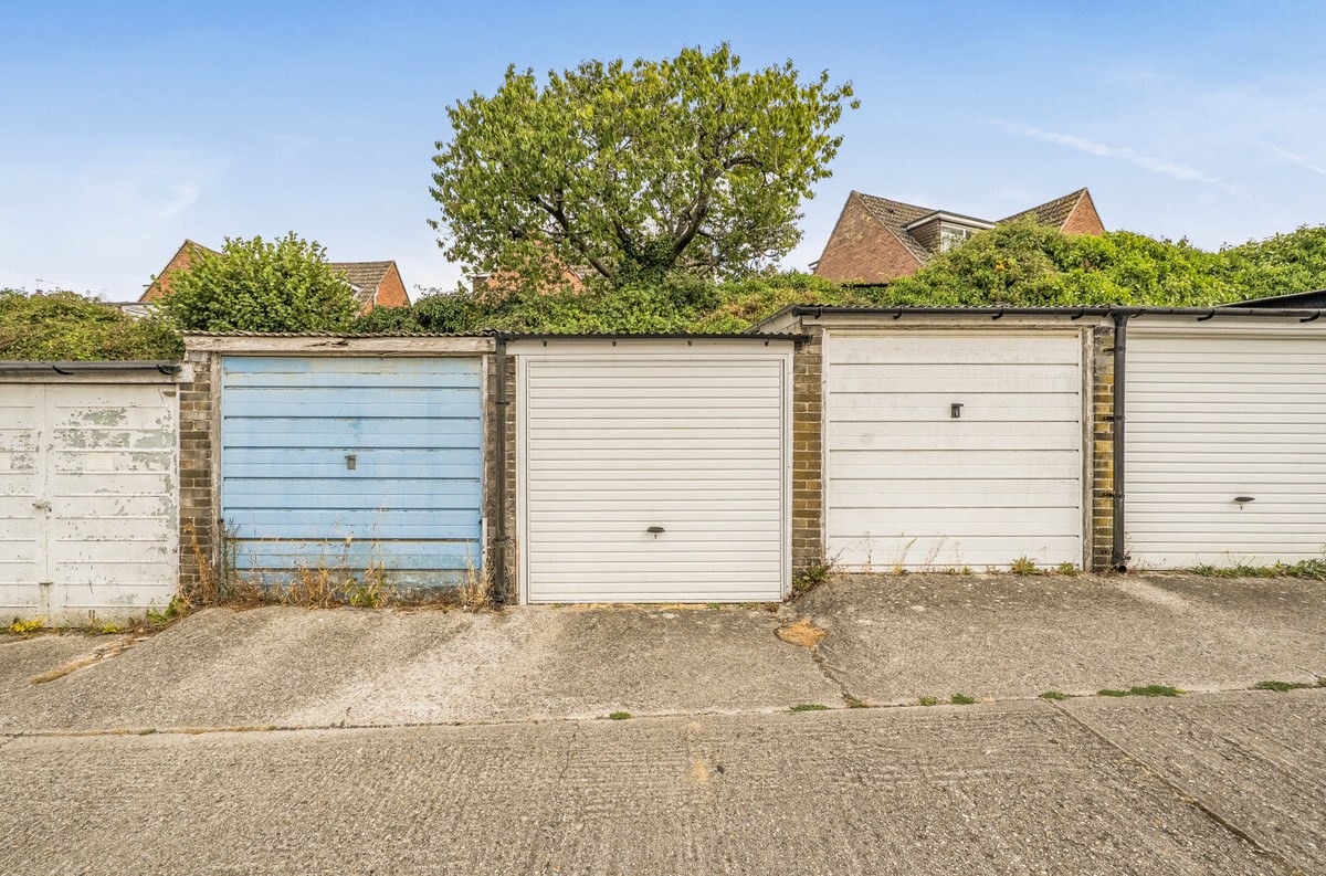 Falkland Garth, Newbury, RG14, photo 11