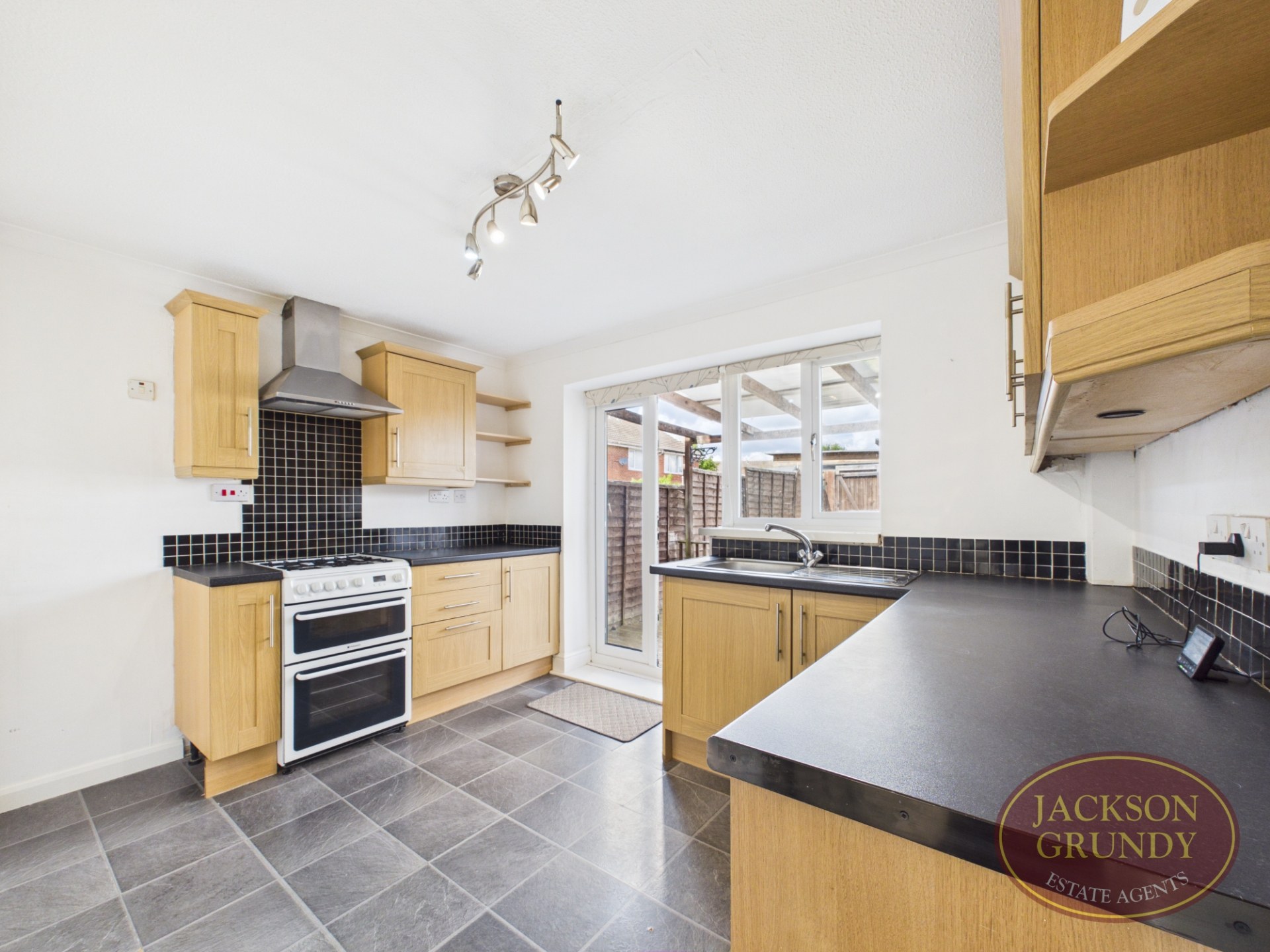 The Knoll, Brixworth, NN6 9HY, photo 2