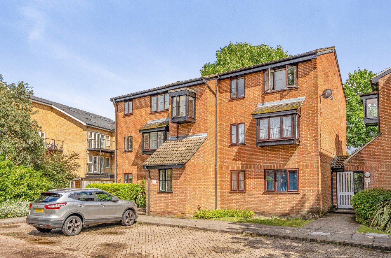Tempsford Close, Enfield, EN2